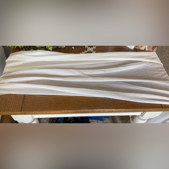 Ivory table runners - Picture 4 of 7